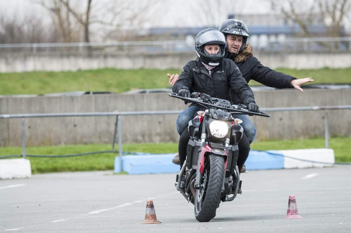 Découvrez les essentiels à avoir pour rouler à moto